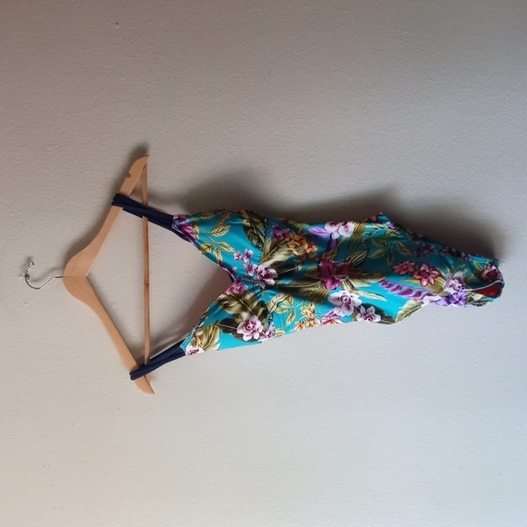 🐳Coastal Blue Women's One Piece Swimsuit. Size M - Picture 7 of 12